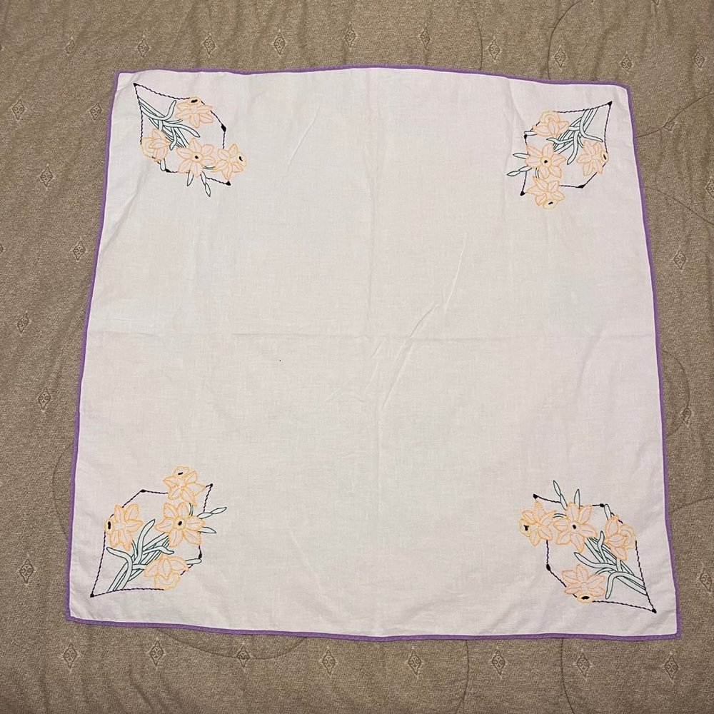 Vintage Hand Embroidered Tablcloth Daffodils